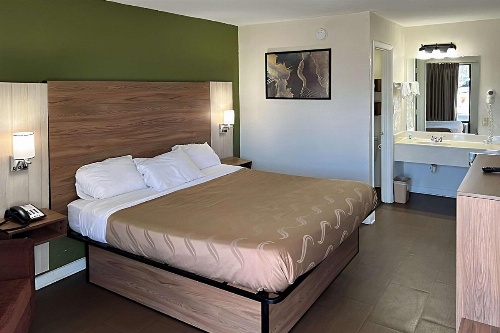 Quality Inn image 4